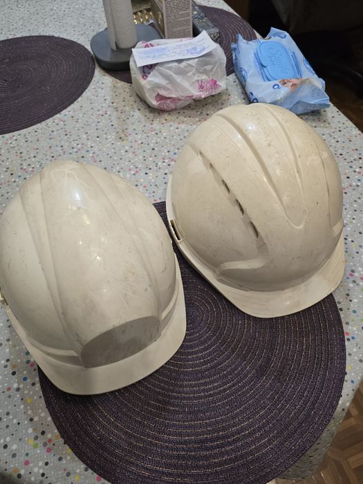 Захисні шоломи два