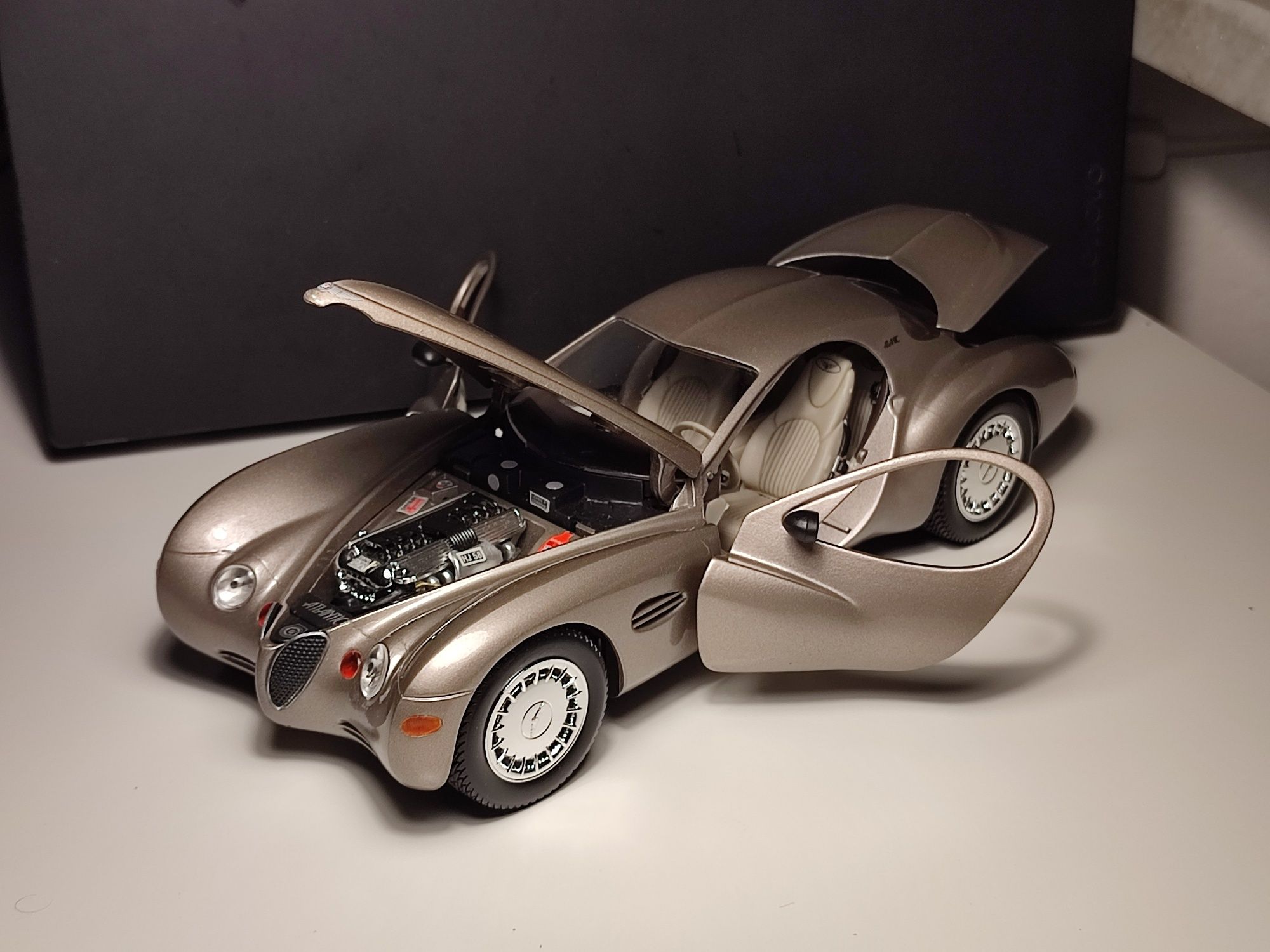 Модель Chrysler Atlantic 1/18 GuiToy