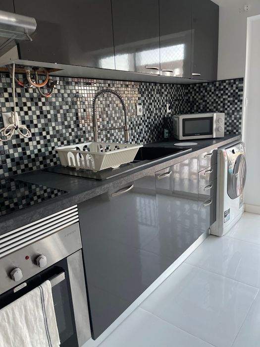 Aluga-se quarto CASAL , MOBILIADO, despesas INCLUÍDAS no BARREIRO