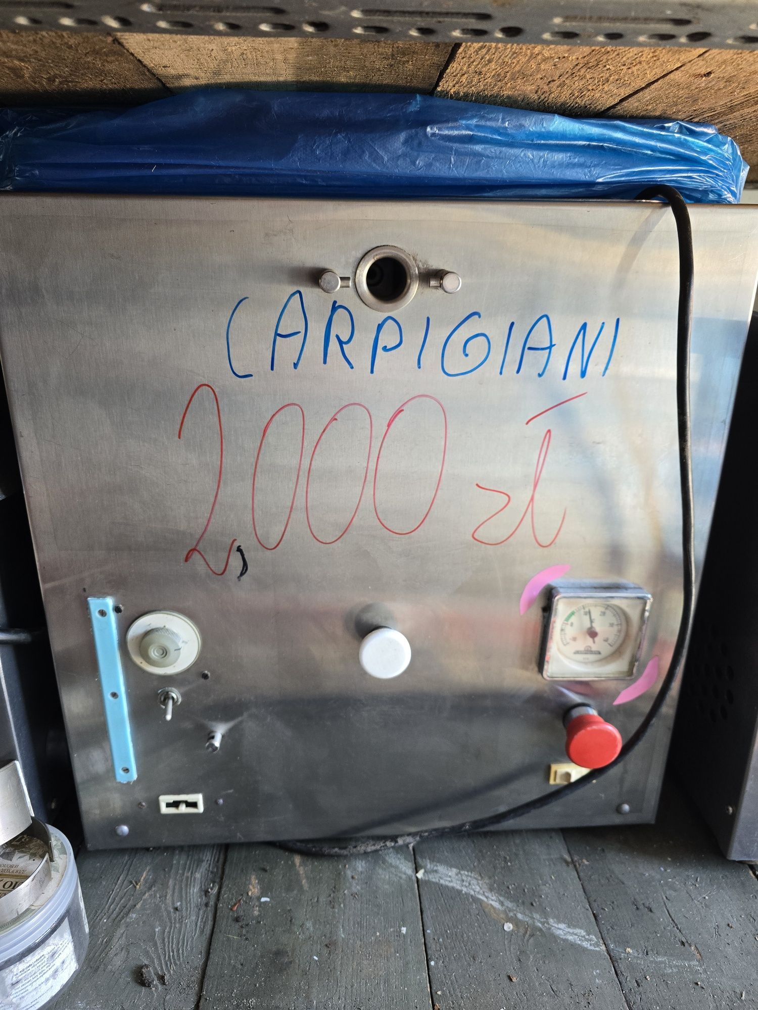 Automat. Maszyna do bitej śmietany