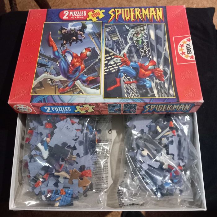 Dois puzles Spiderman