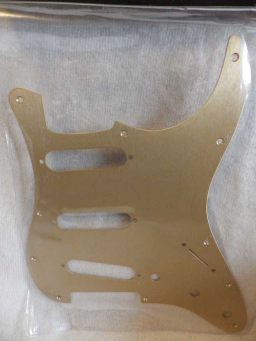 Oryginalny Fender Stratocaster Metalowy Gold Pickquard