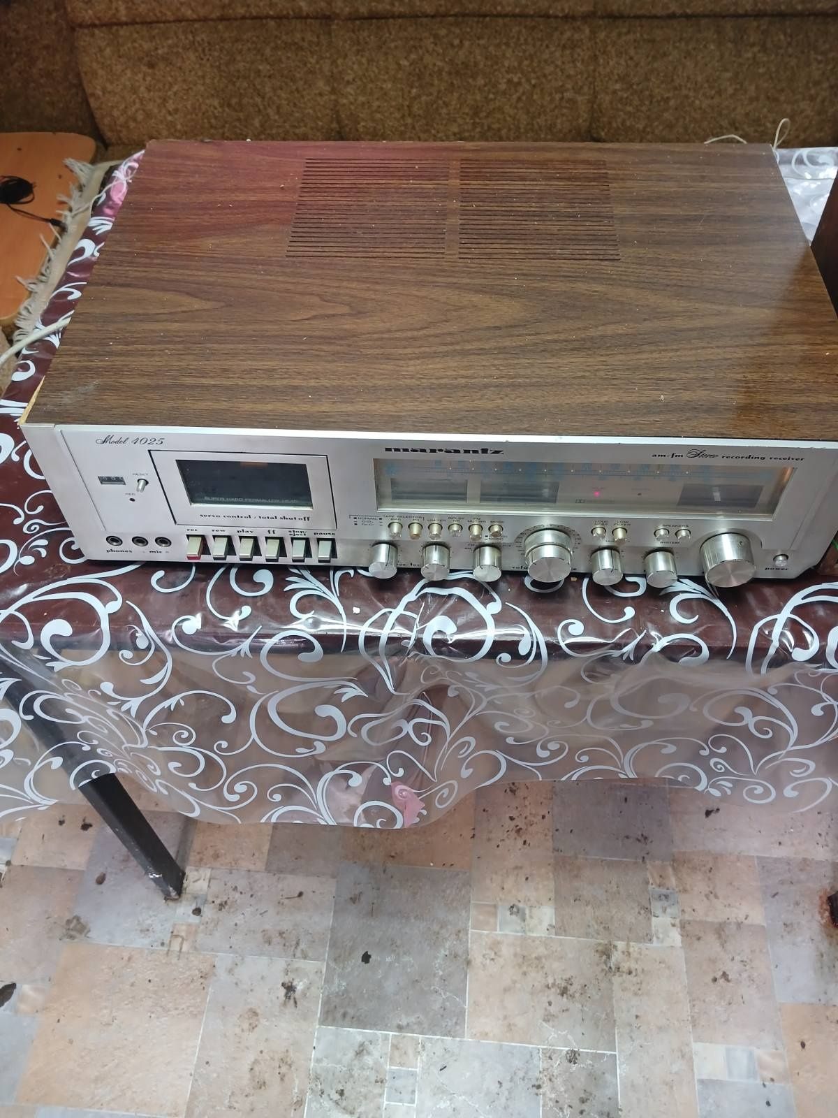 Marantz 4025Marantz 4025
Ресивер с кассетной декой, 30 Вт мощности на