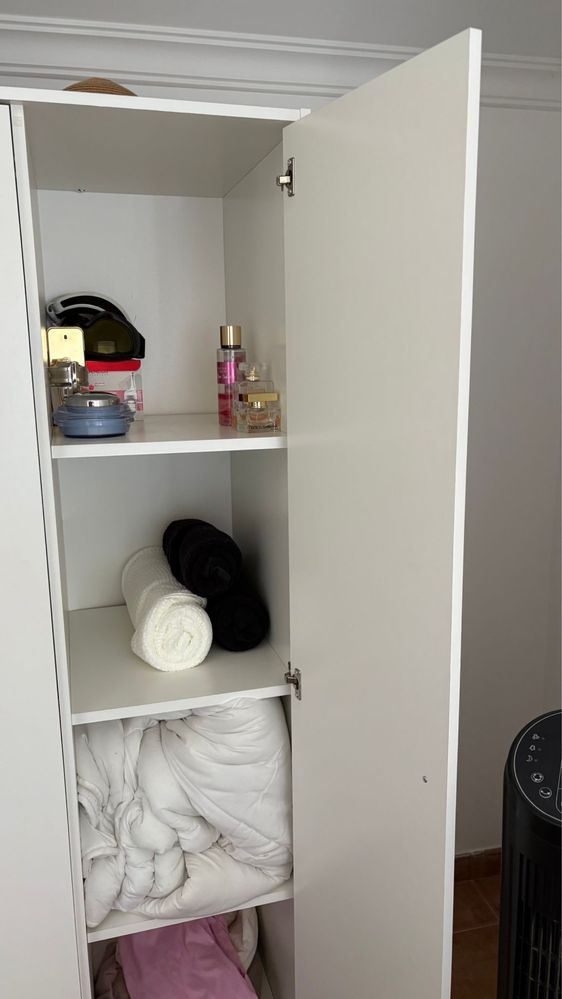 Vendo roupeiro branco, usado.