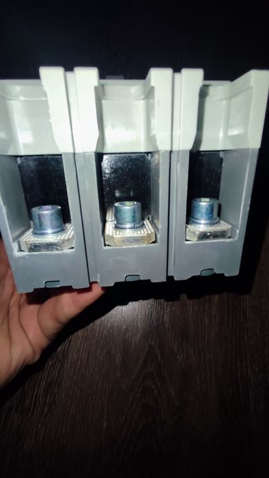 Автоматический выключатель 200 ампер