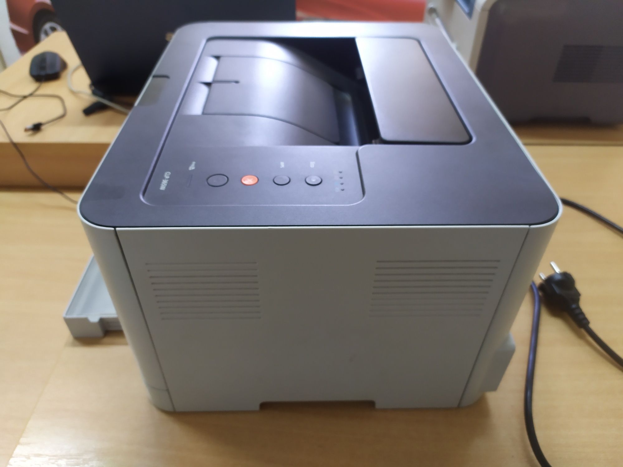Принтер лазерный цветной Samsung CLP  365W как новый!