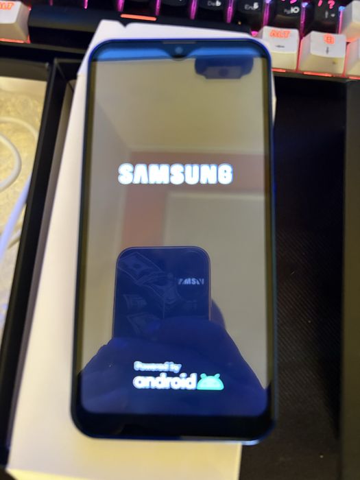 Телефон Самсунг как новый