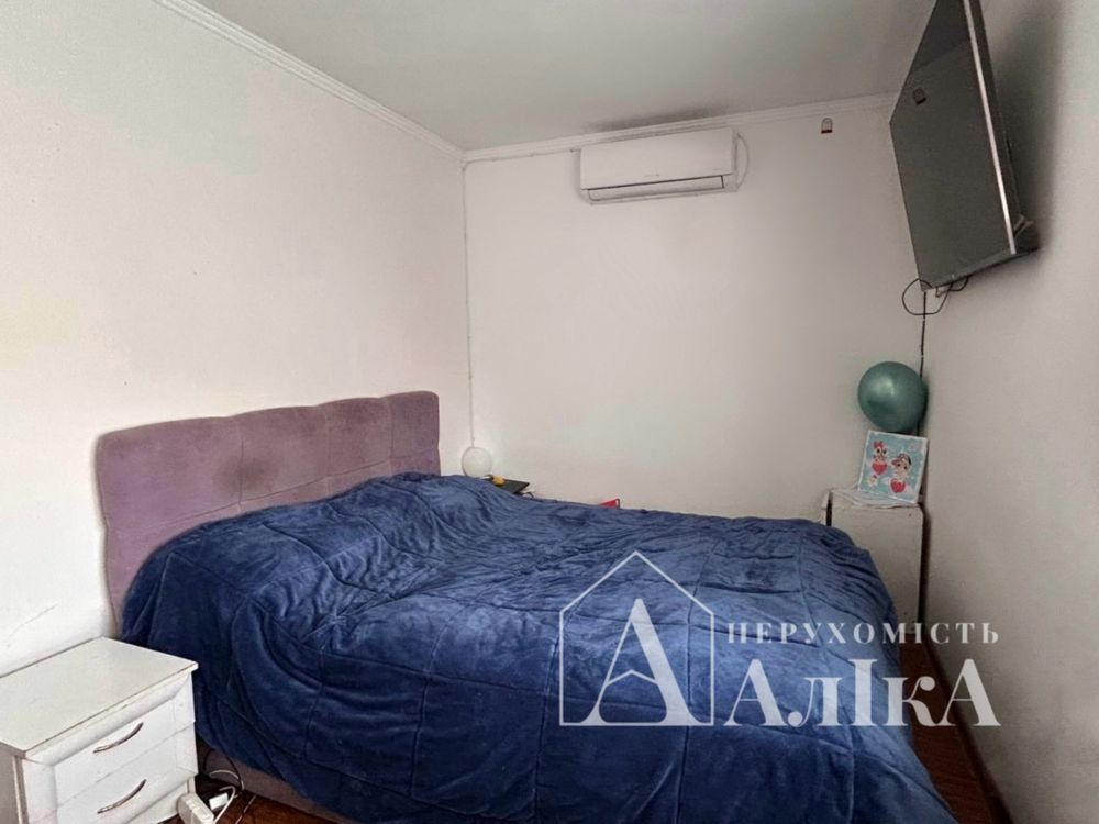 Продам 3-кімнатну квартиру з індивідуальним опаленням в самому центрі