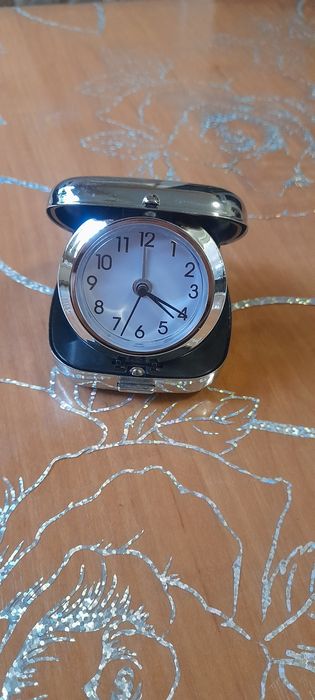 Дорожные часы с будильником