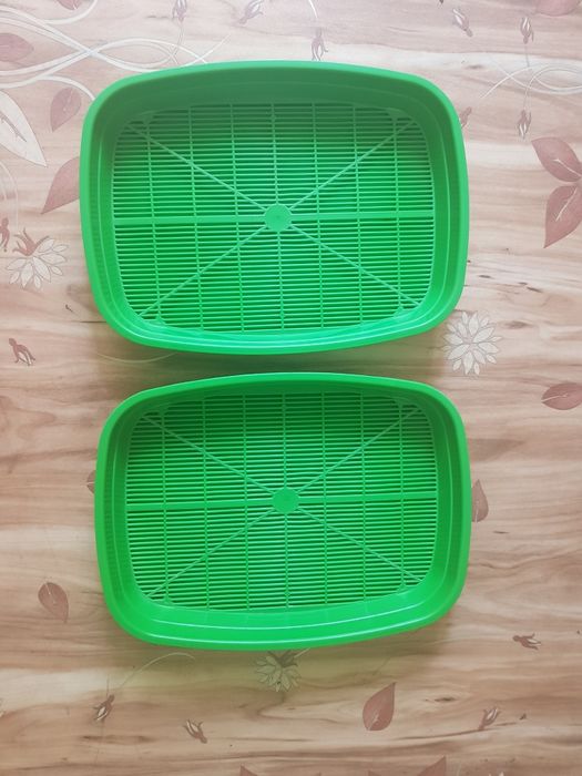 Продаются 2 шт.б/у лотка для кота.