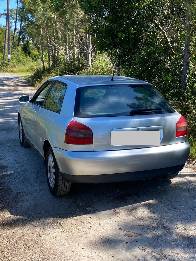 Audi A3 cinzento