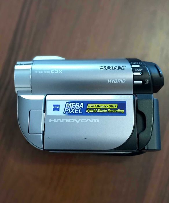відеокамера DCR-DVD710E