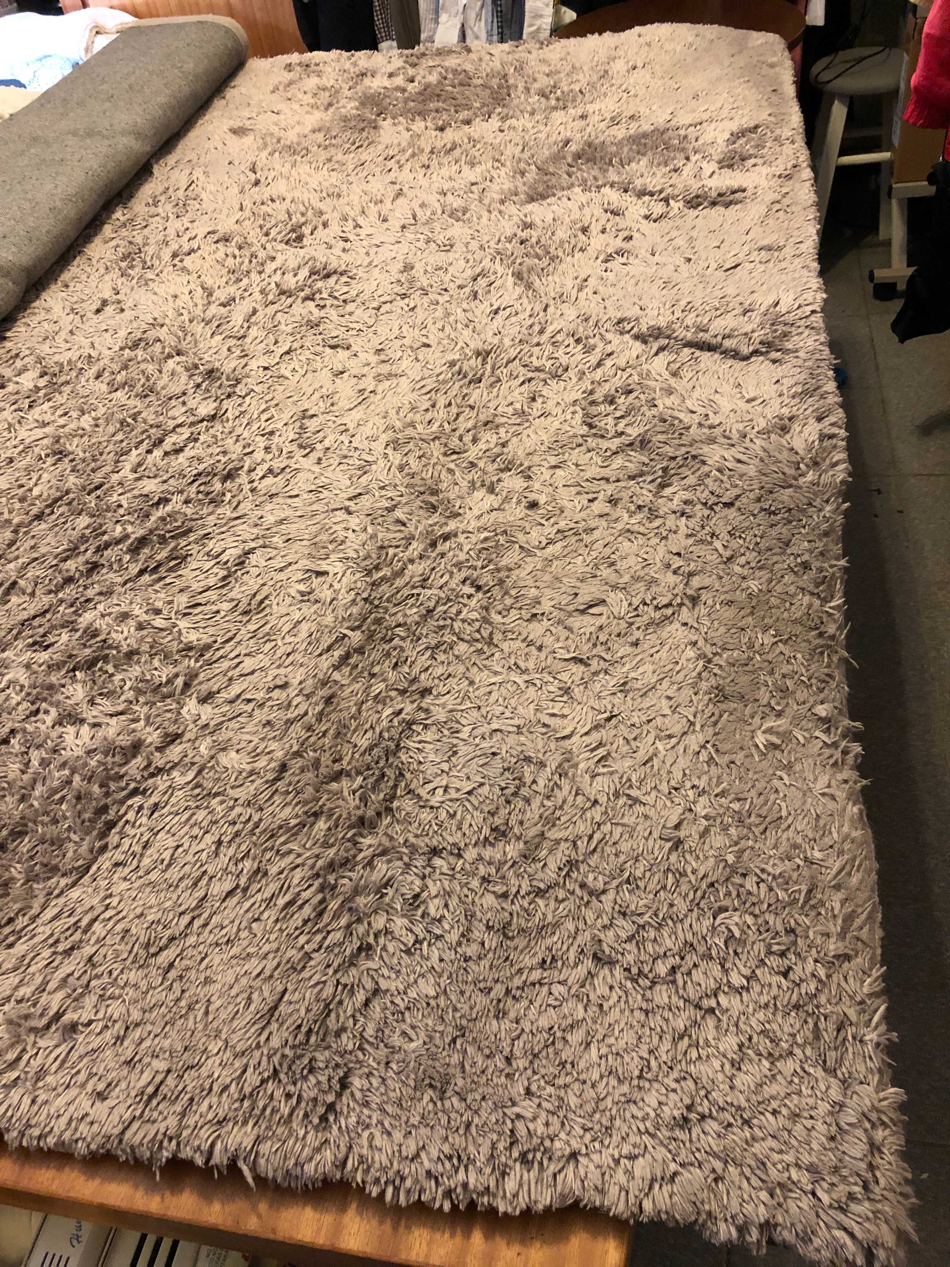 Carpete 2,00X2,60 cor cinzenta