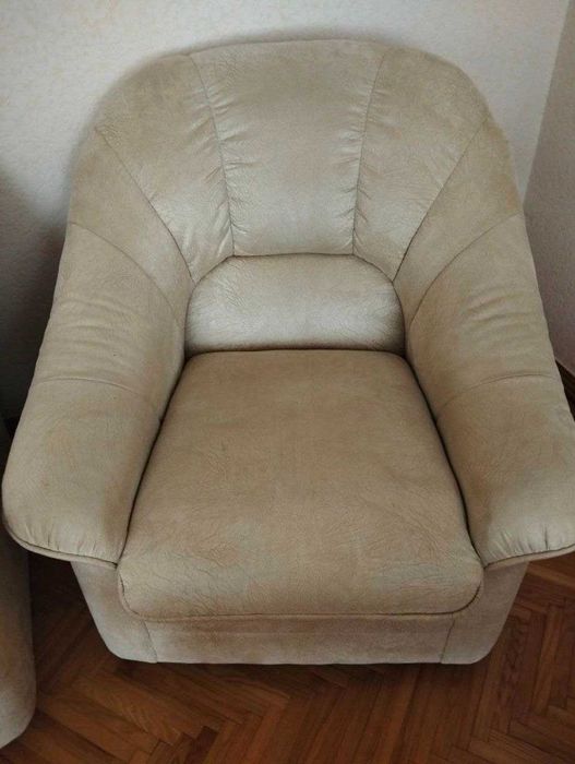 Диван розкладний та два крісла