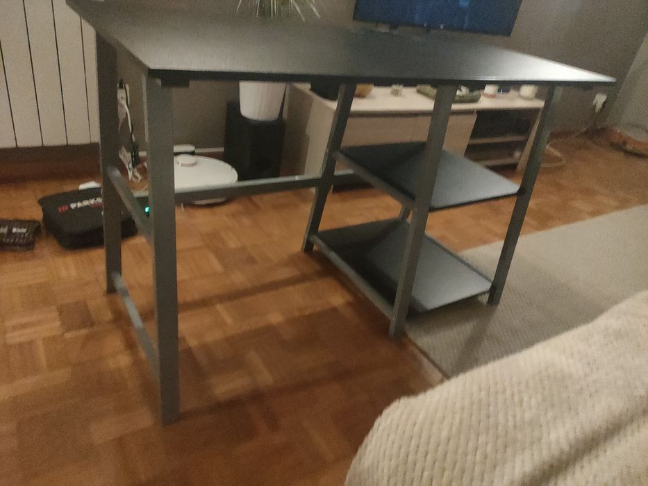 Secretaria muito boa como nova com prateleira laterais e embutidas