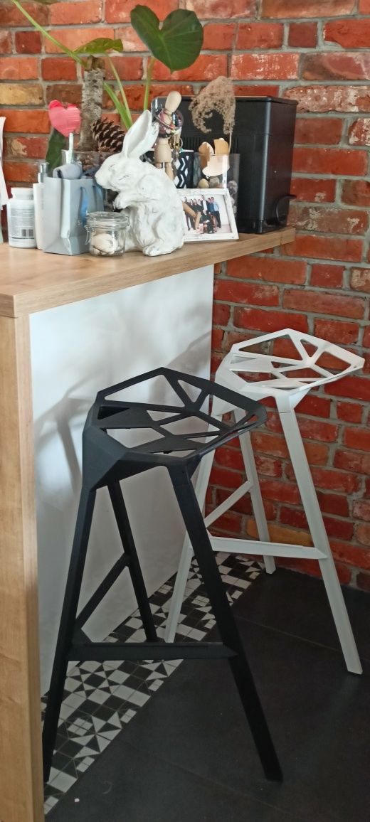 Krzesło hoker design ONE  białe czarne używane