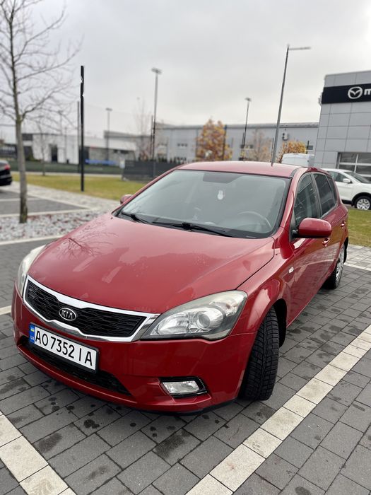 Продам своє авто Кіа сееd 2010