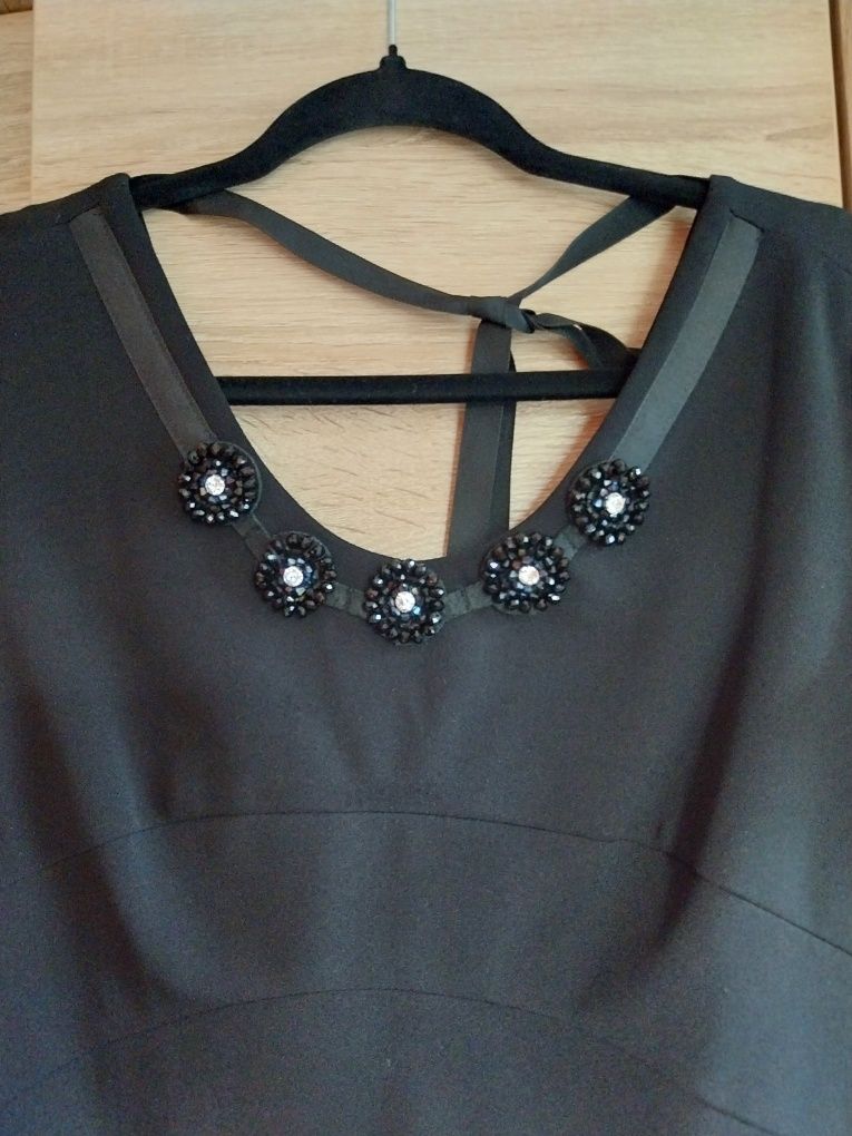 Elegancka sukienka z brylancikami