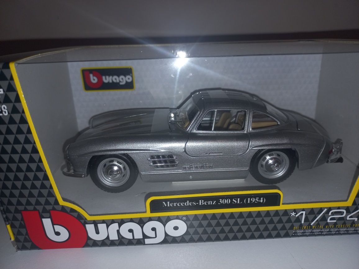 Bburago Mercedes-Benz 300SL srebrny,skala 1:24