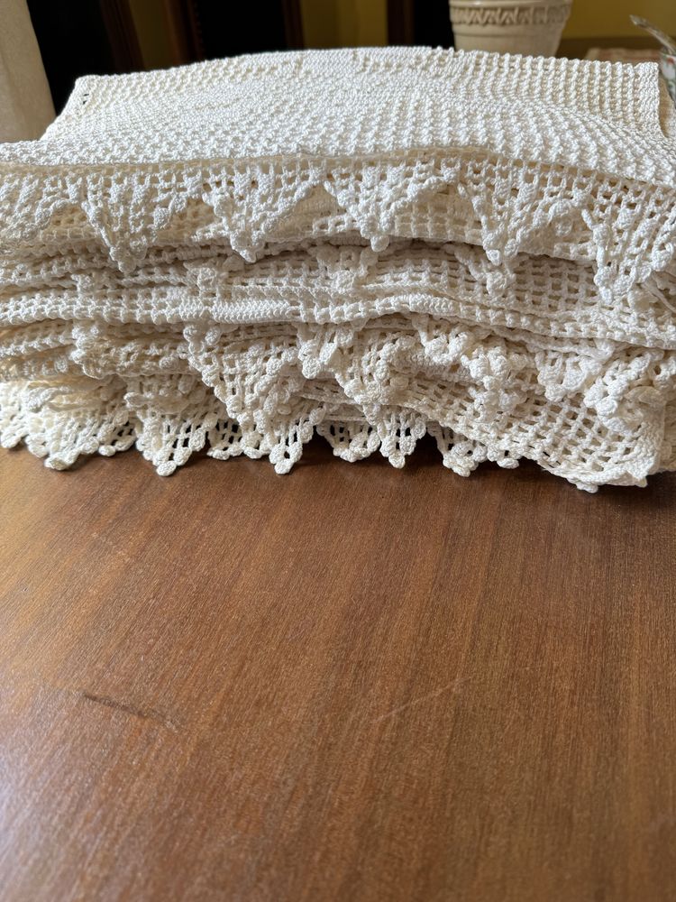 Conjunto de 14 cortinas  em  croché