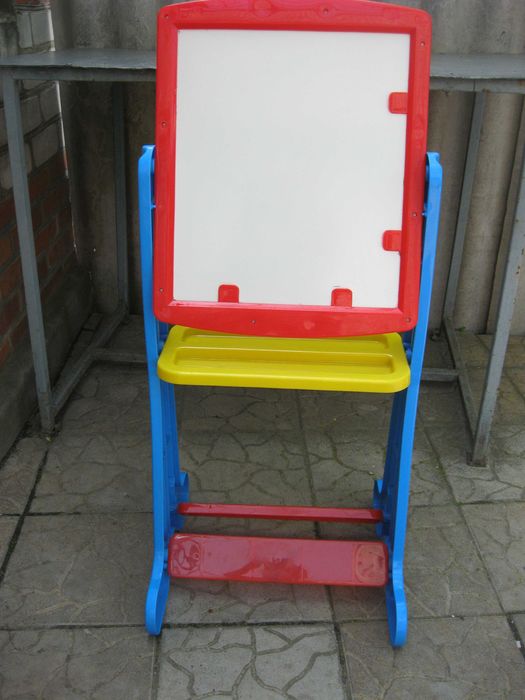 Продам мольберт детский двухсторонний