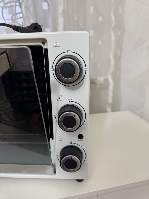 Продам електричну піч HausMark EOI -4015 WH