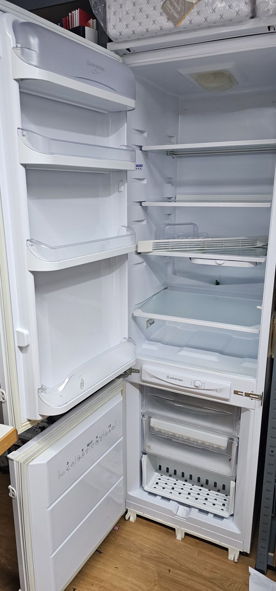 Frigorífico de encastrar pouco uso