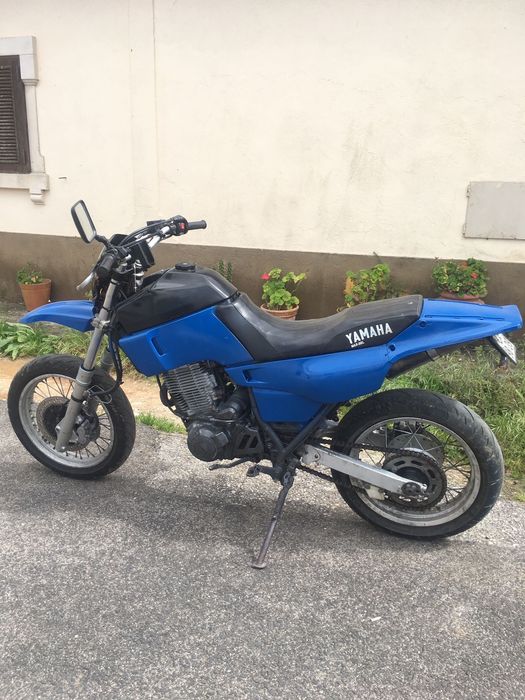 Vendo xt 600 azul usada
