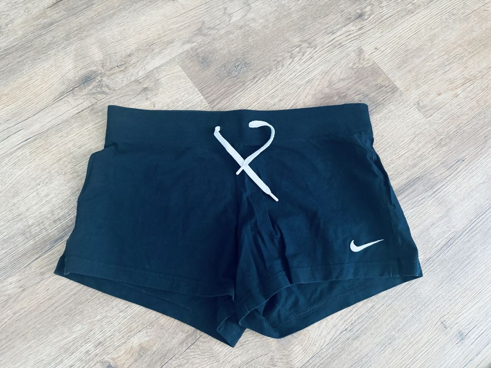 Oryginalne damskie sportowe spodenki Nike rozmiar M/L