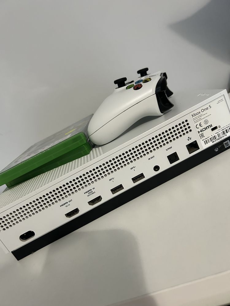 Konsola Xbox One S + pad i gry
