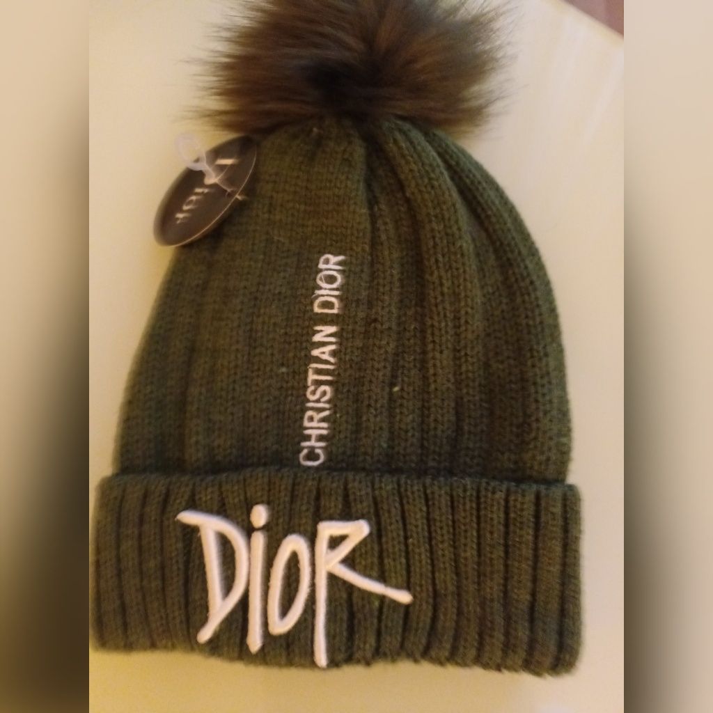 Cieplutka czapka z wełny Christian Dior