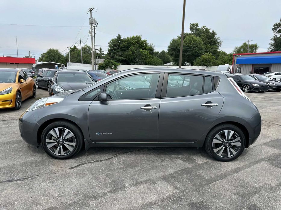 Nissan LEAF      2017