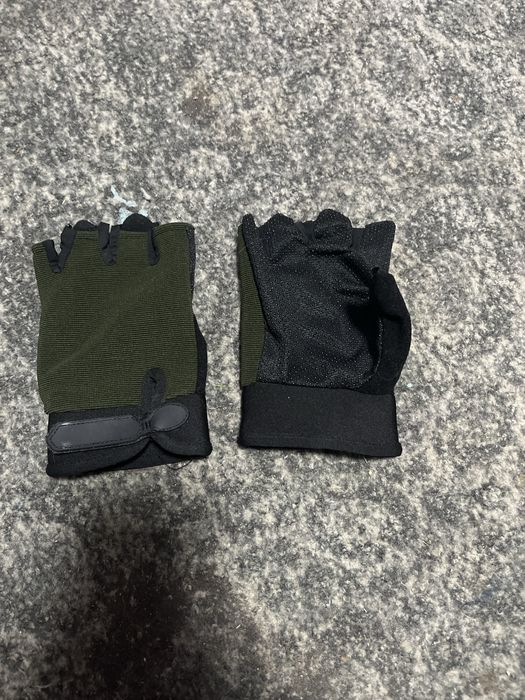 Оливкові спортивні неслизькі тактичні рукавички