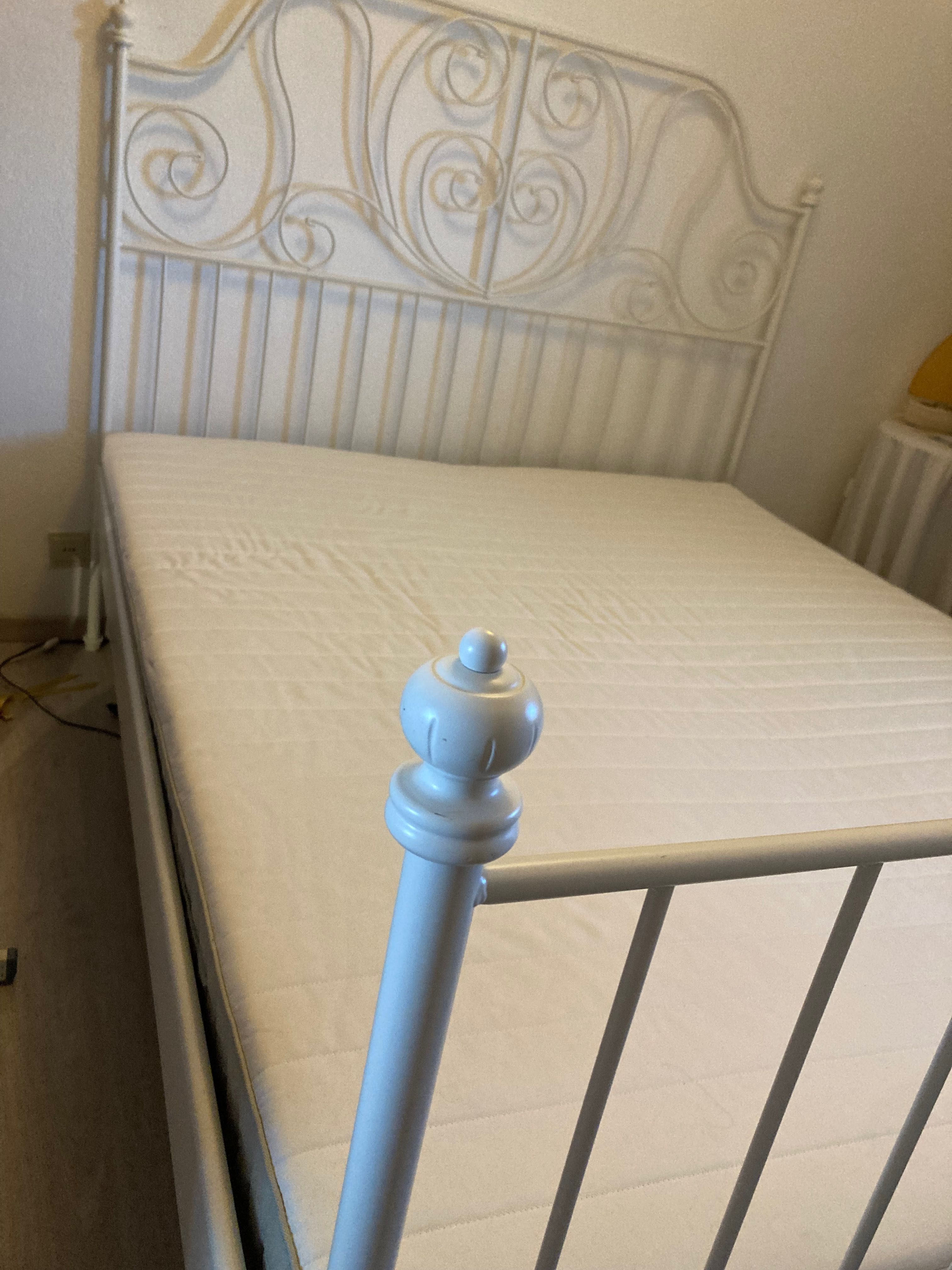 Cama ferro branca + estrado