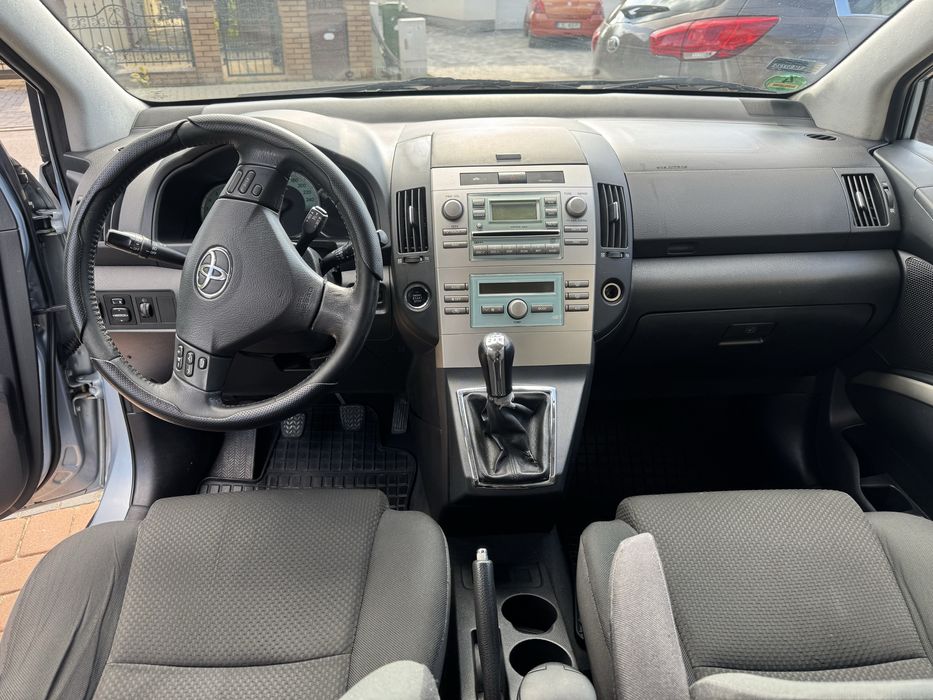 Toyota Corolla Verso 7 osobowa 1.8 B+LPG