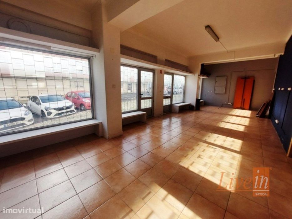 Loja com 95 m2 em São Brás na Amadora
