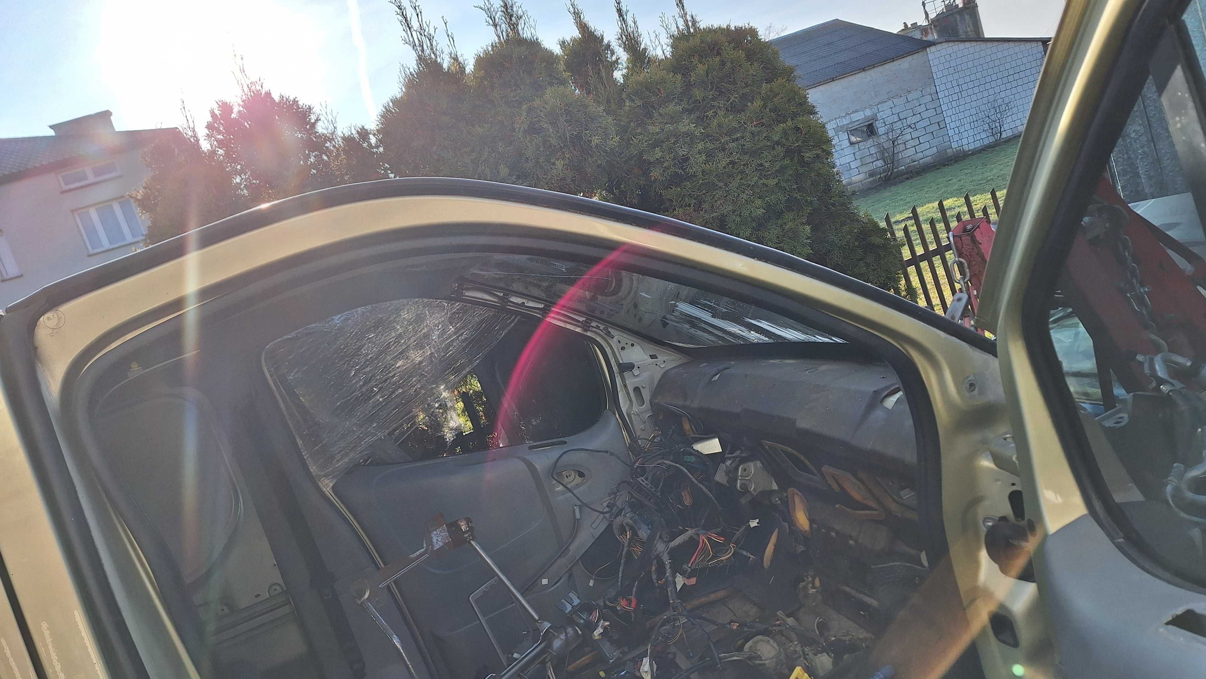 Trafic II, Vivaro uszczelka drzwi przednich L+P strona i przesuwnych