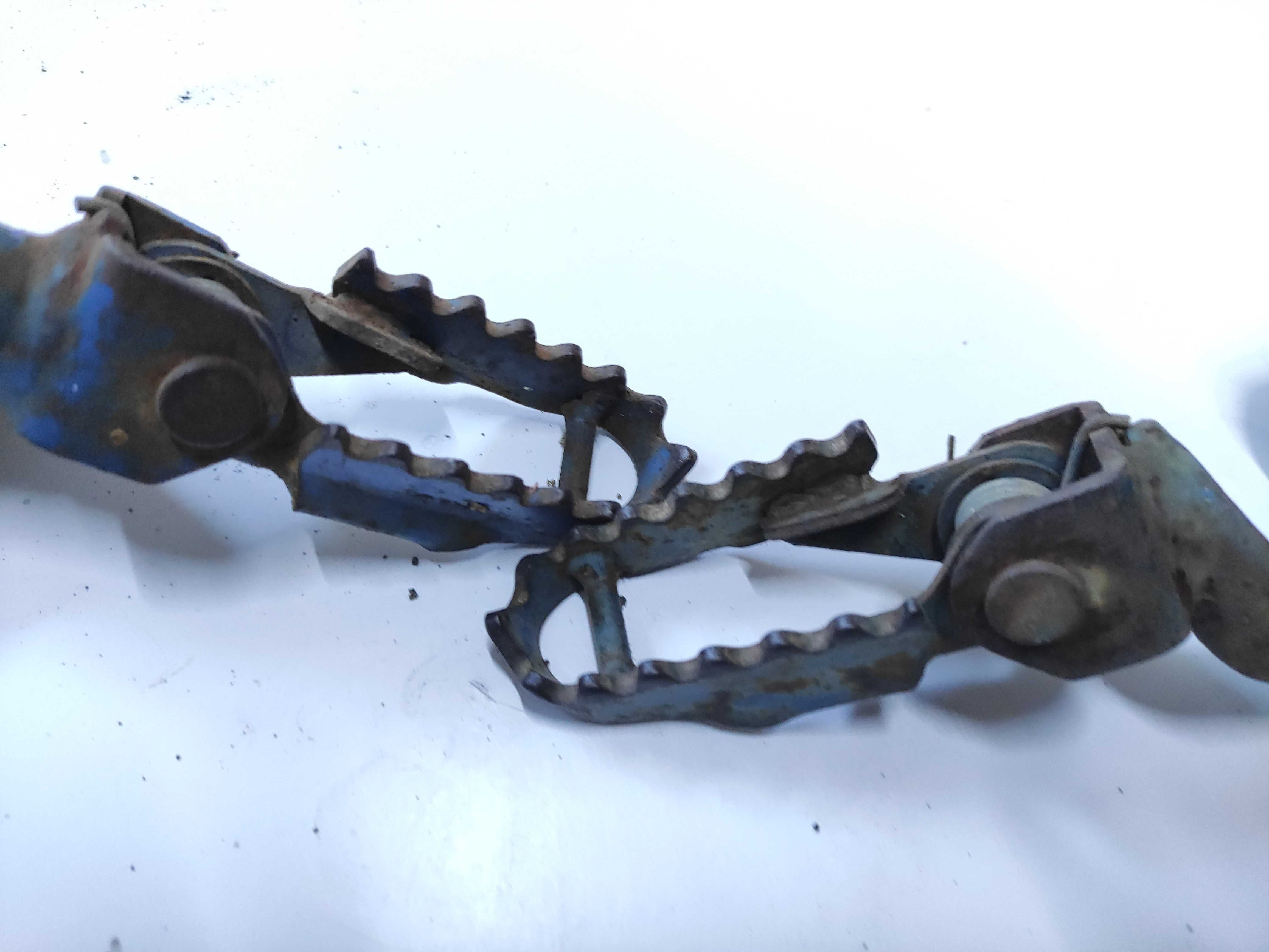 Suzuki dr 600 650. 86do89 Podnózki kierowcy sety wszystkie części