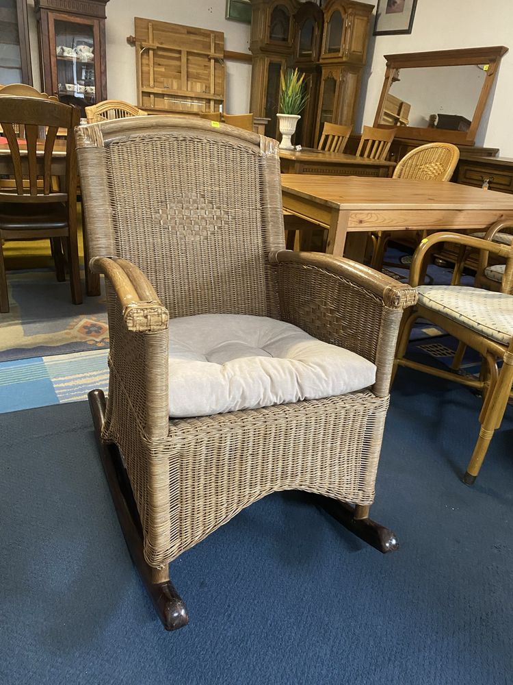 Rattanowy fotel bujany