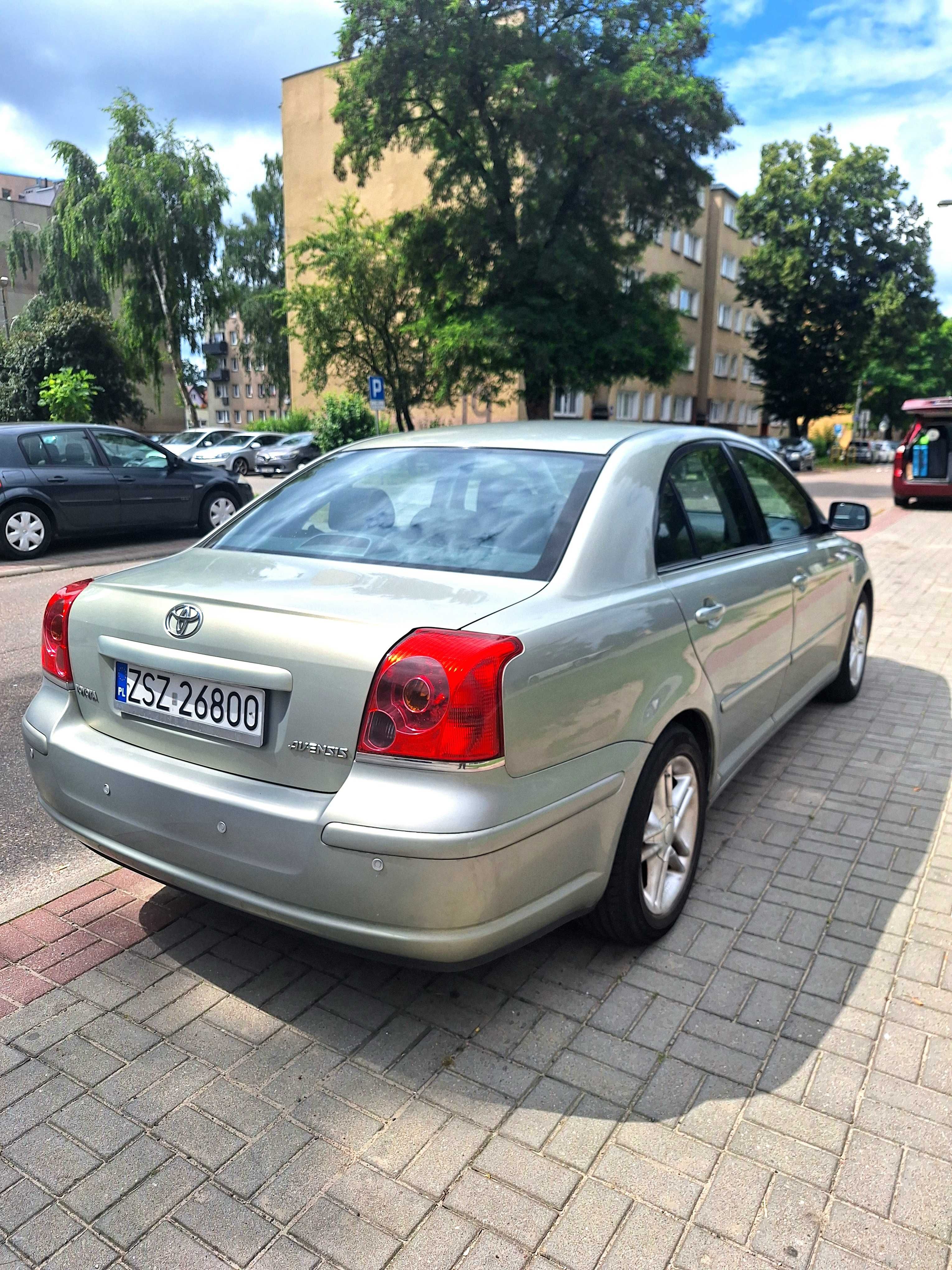 Toyota Avensis 1.8 130 KM Klimatronik,dwa komp.kół.mały przebieg