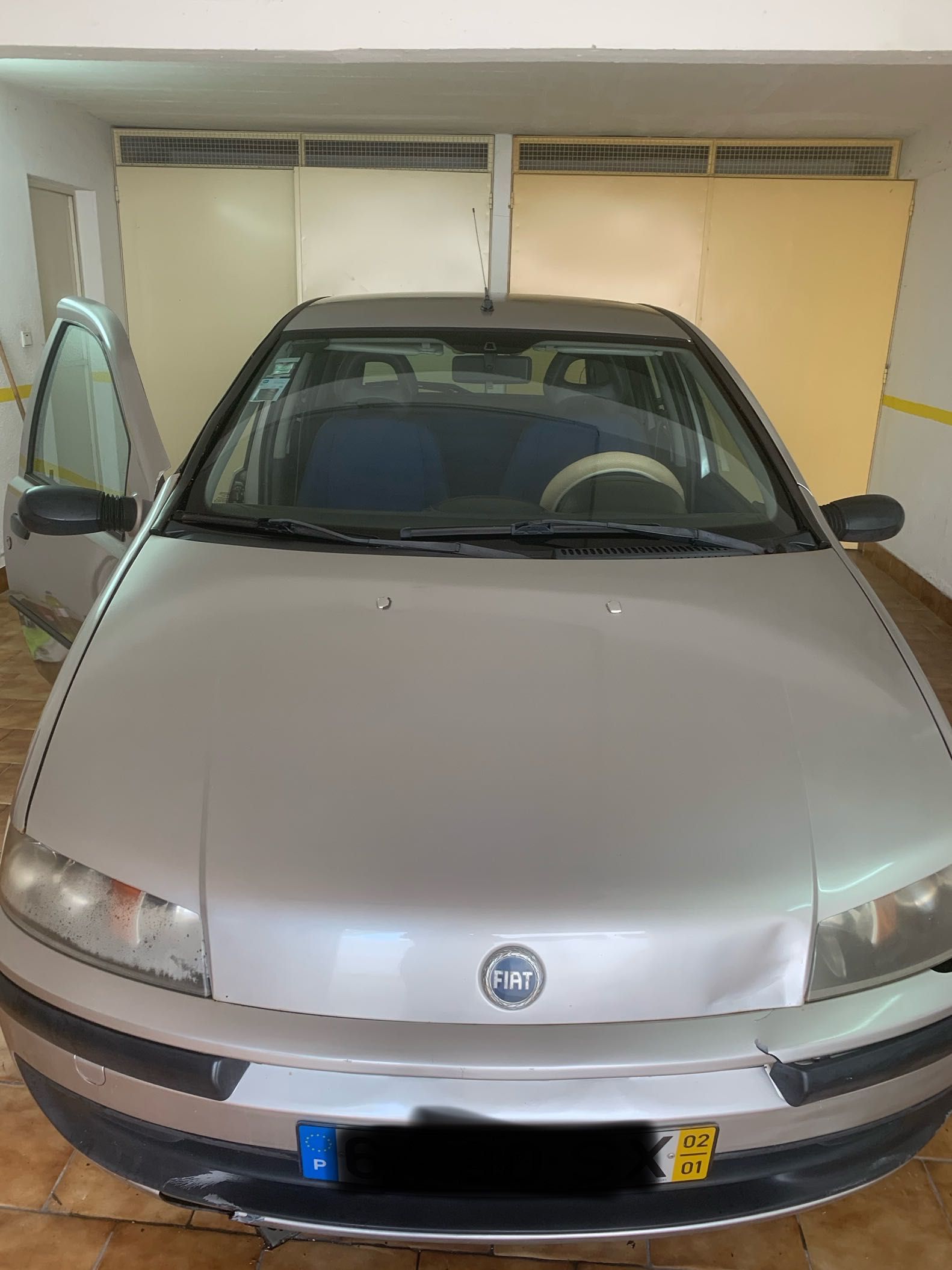 Fiat Punto cinzento