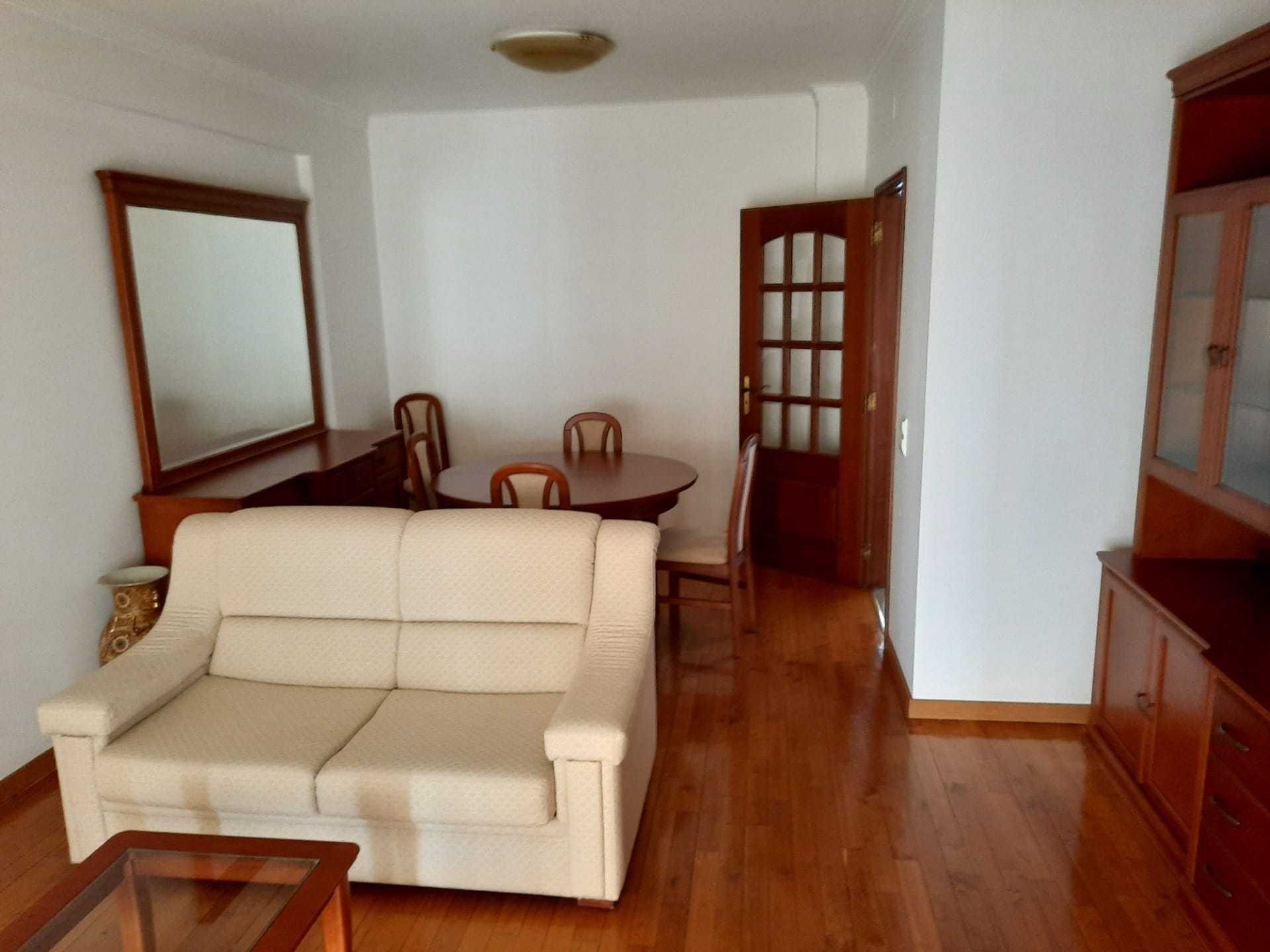 T2 Faro, baixa da cidade, bem localizado.