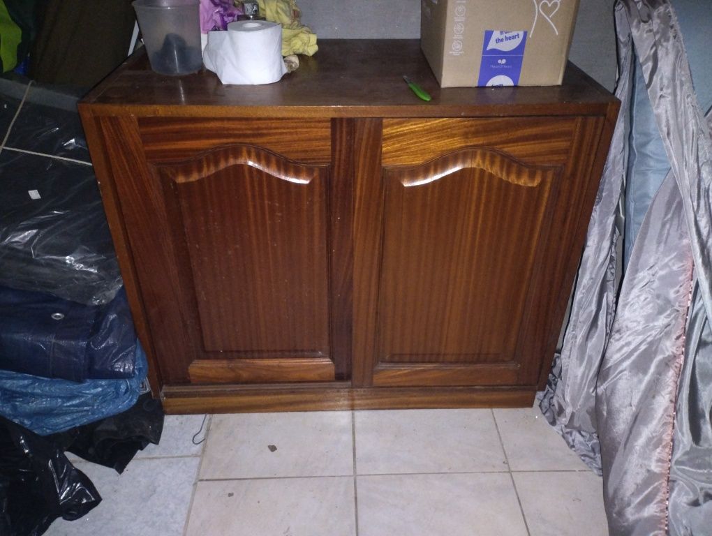 Móvel tipo TV ou sapateira em bom estado