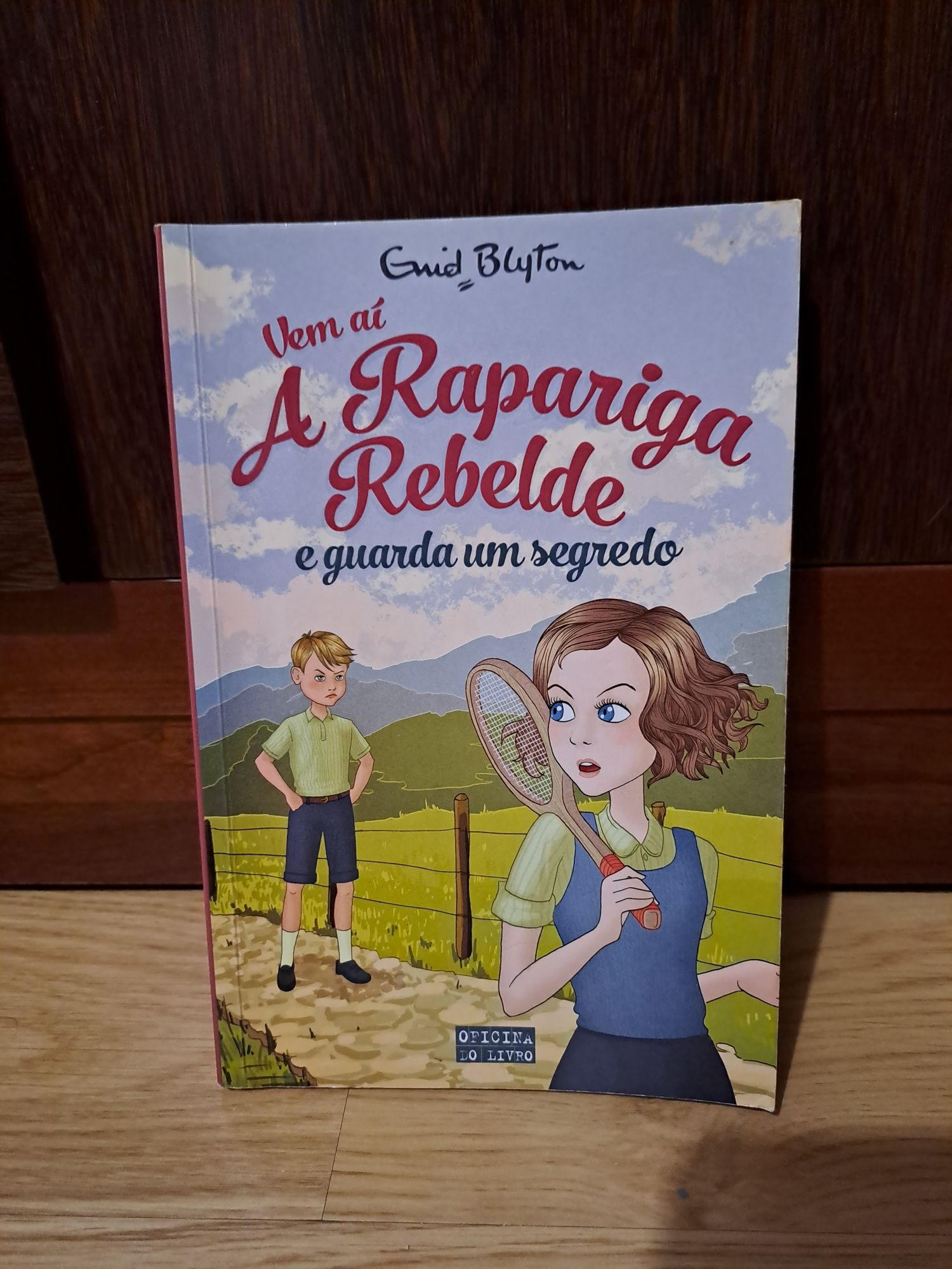 Vem aí a Rapariga Rebelde e guarda um segredo de Enid Blyton