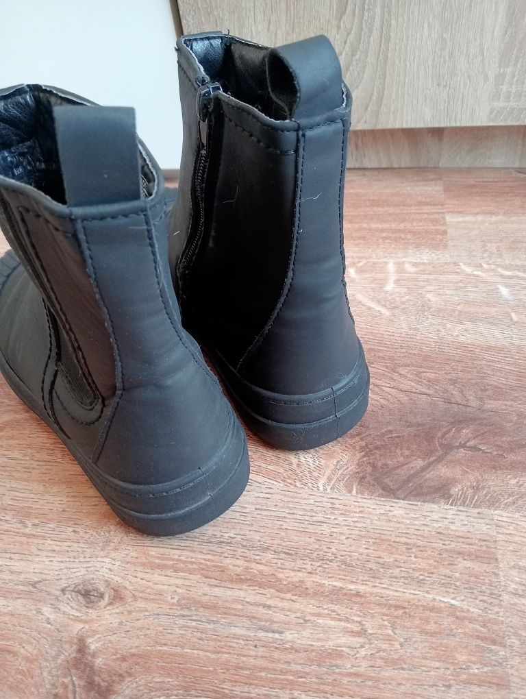 Reserved botki z elastyczną cholewka i na zamek r 36