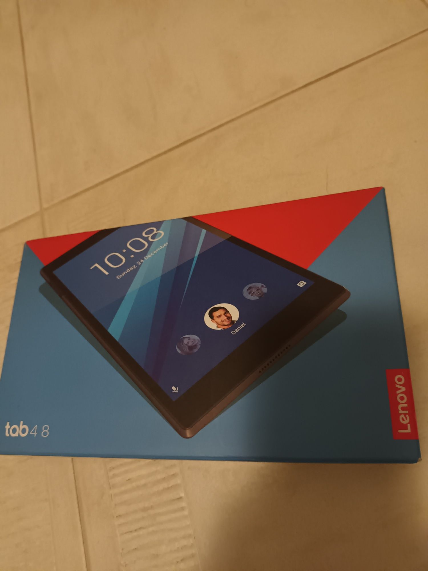 Uszkodzony tablet Lenovo tab.4.8