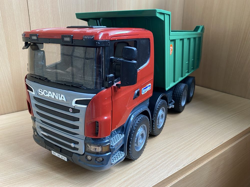 Самосвал Bruder Scania