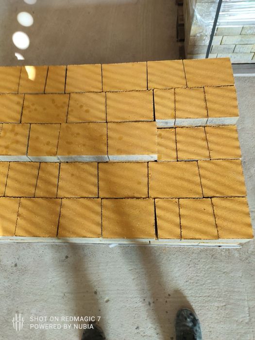 Бруківка римський камінь