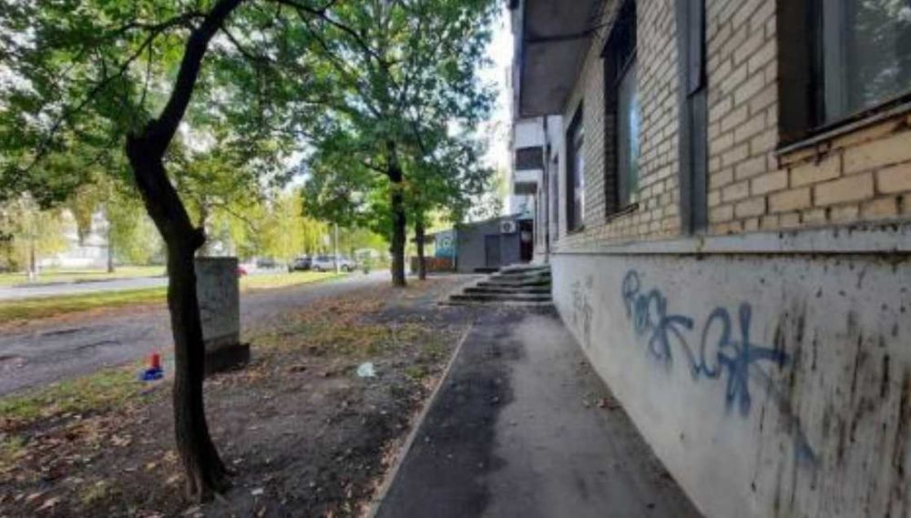 Приміщення магазину 432,7 кв.м, вул. Лахтінська, 13