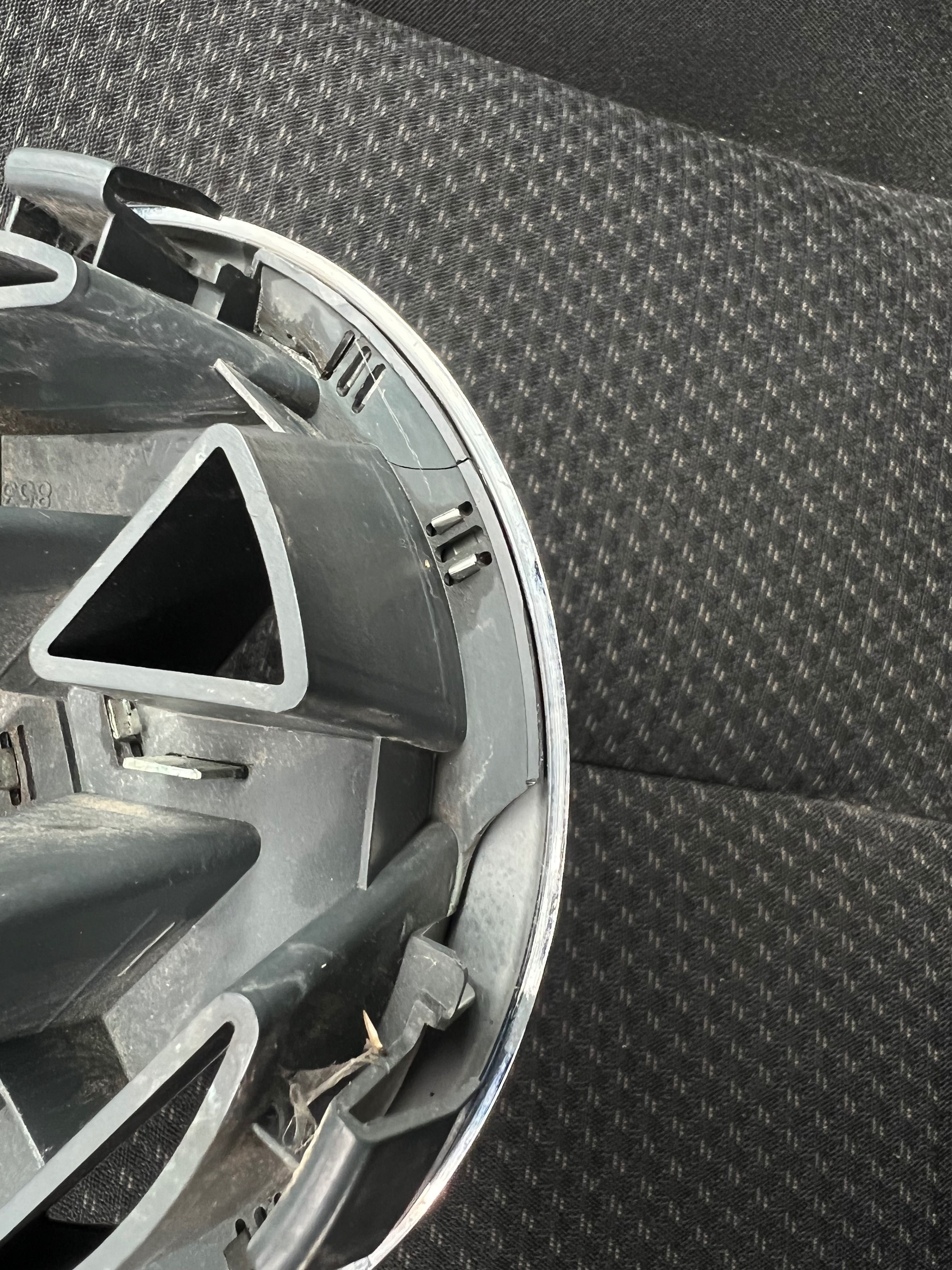 Емблема “VW” 130 mm Passat В6 05-11 Tuareg 07-10 5MO853601 3CO853601
